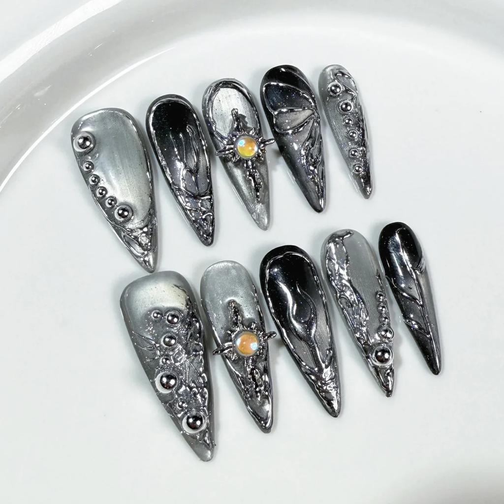 Knight's Silver Press-On Nail Set